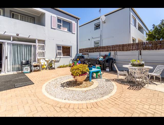 2 BEDROOM APARTMENT FOR SALE IN TABLE VIEW
